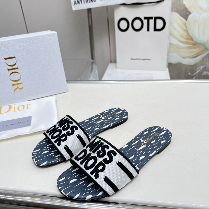 ch**an D*or slippers